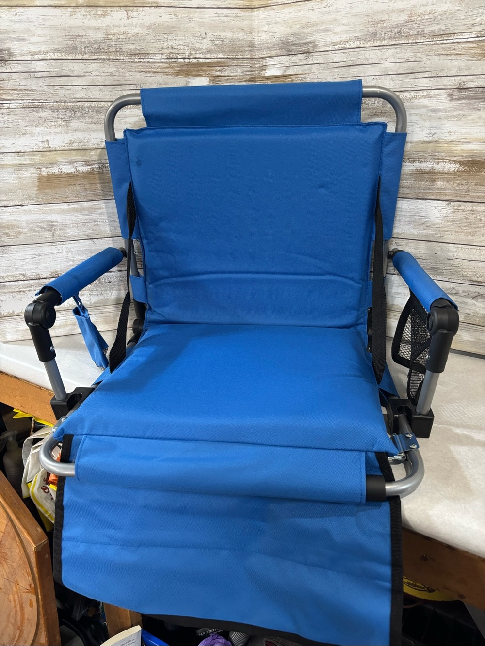 New Alpha Camp portable padded stadium chair